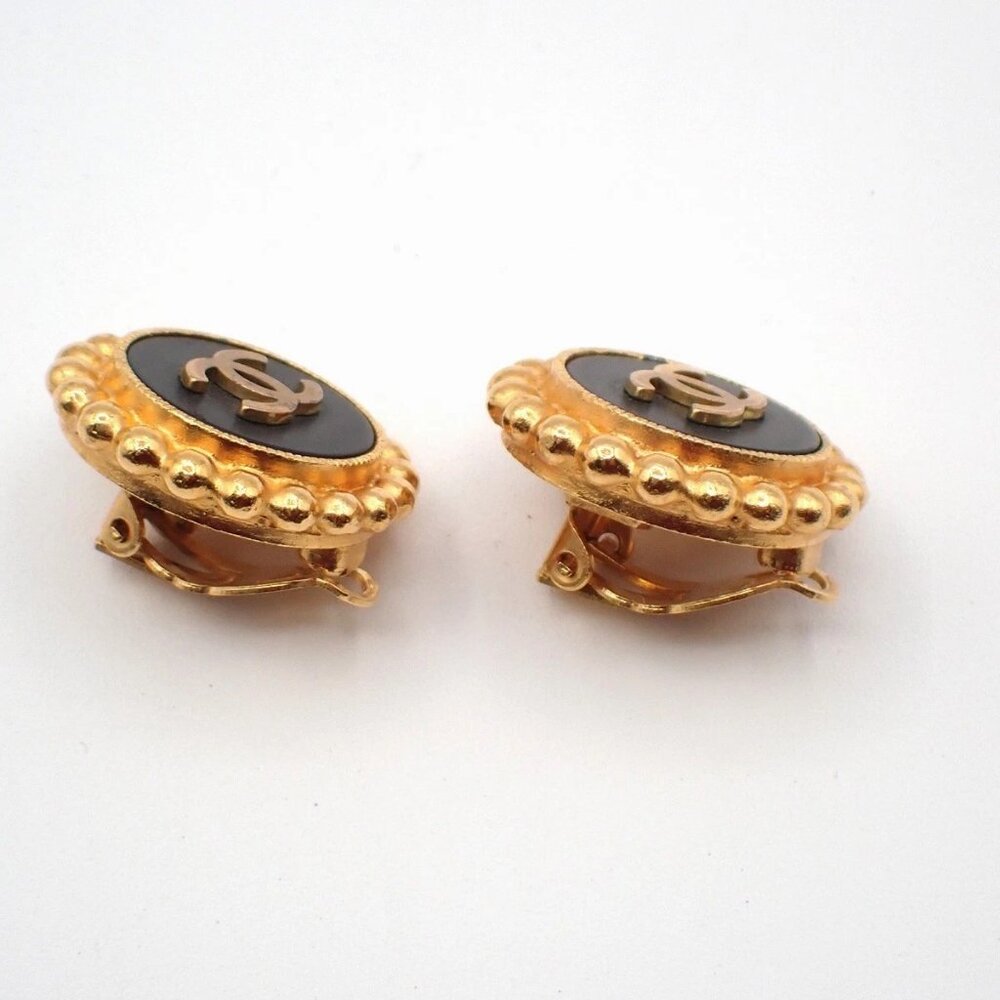 CHANEL CC Logo Button Round Earrings 93A Clip-on Gold BK Vintage France 81RL678 - Picture 2 of 15